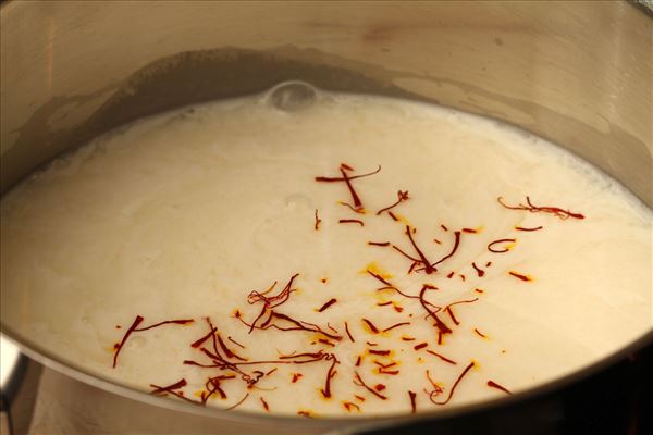 Torsk i fad med hvidvins/safran sauce