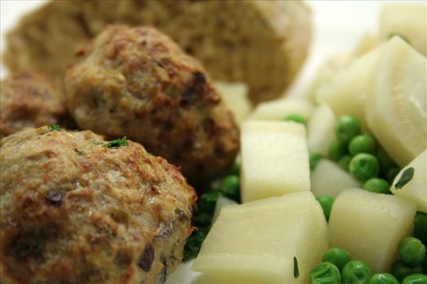 Frikadeller med selleri og ærter