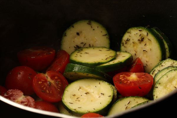 Svinemørbrad med squash i tomatsauce