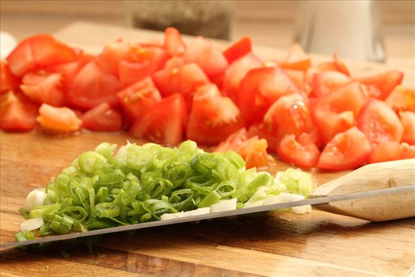 Skinkestrimler med tomatsalsa