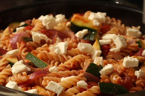 Pasta med feta og squash