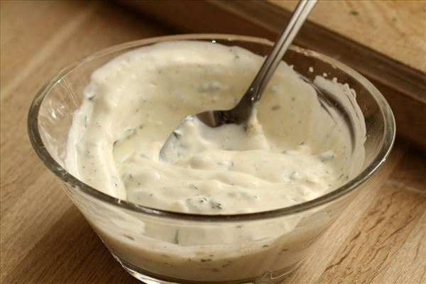 Kyllingefilet med græsk yoghurt og grønsager