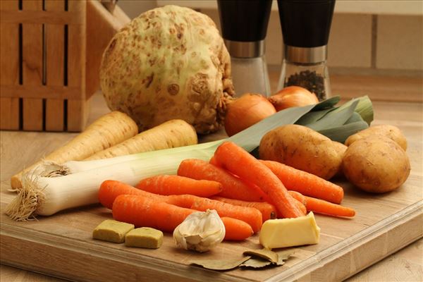 Grønsagssuppe med porre og selleri