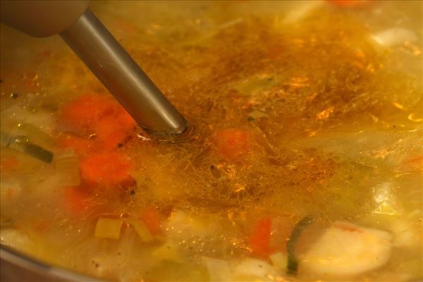 Grønsagssuppe med porre og selleri