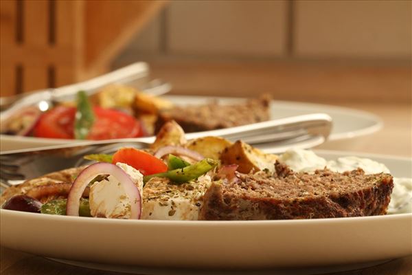 Græsk farsbrød med tzatziki