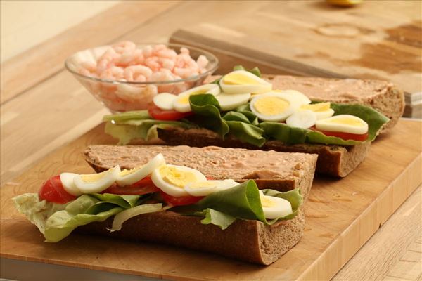 Sandwich med æg og rejer