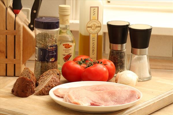 Skinkeschnitzel med tomatsalat