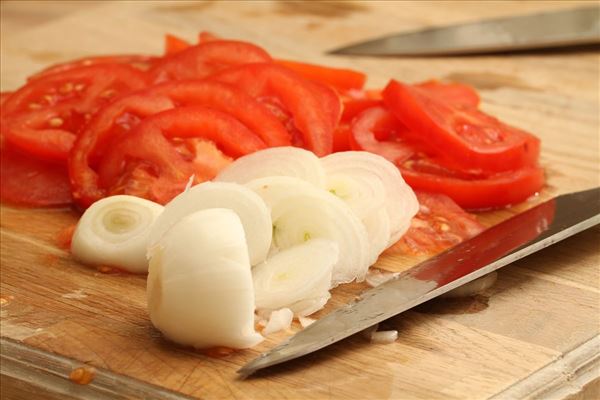 Skinkeschnitzel med tomatsalat