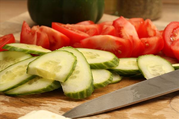 Laks med græsk salat