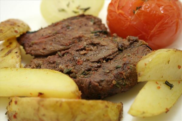 Marinerede dådyr steaks på grill