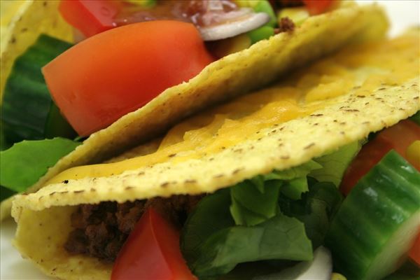 Taco med oksekød og salat