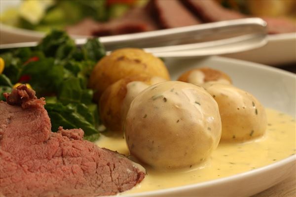 Roastbeef med kartofler og bearnaisesauce