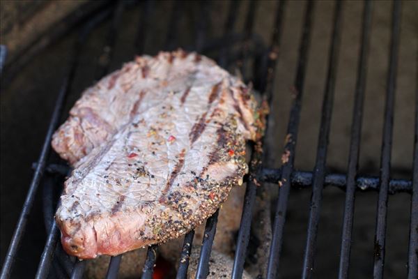 Steaks med varm kartoffelsalat