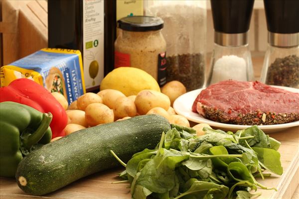 Steaks med varm kartoffelsalat