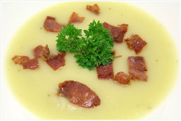 Kartoffelsuppe med parmaskinke