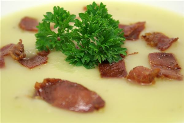 Kartoffelsuppe med parmaskinke