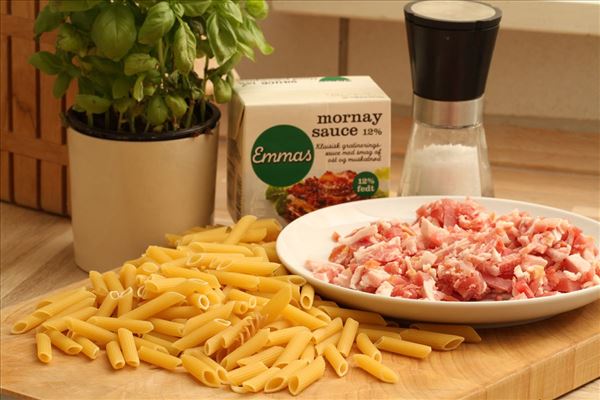 Pasta med bacon og mornay sauce