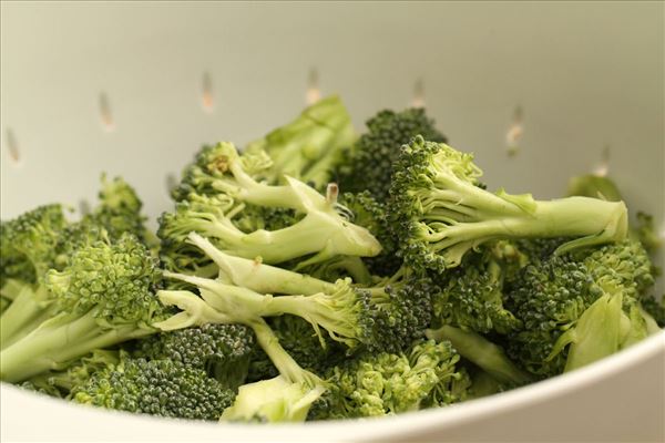 Broccolisalat med græsk yoghurt