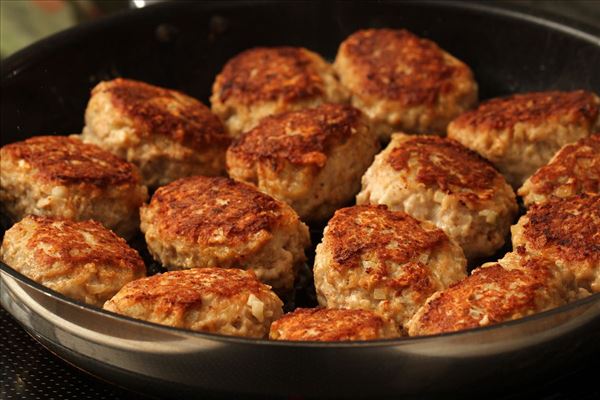 Frikadeller med pastasalat