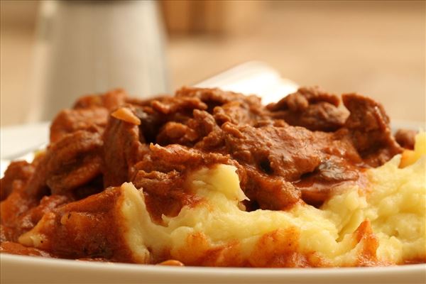 Bøf stroganoff med kartoffelmos