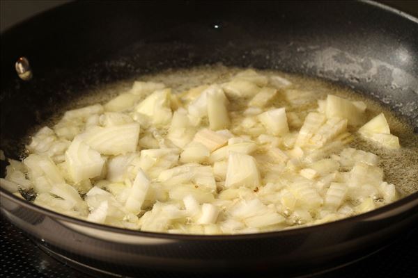 Sejfilet med champignonauce og små kartofler