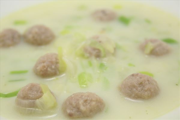 Porresuppe med kødboller