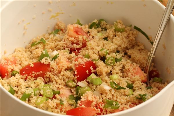 Laks med couscous salat