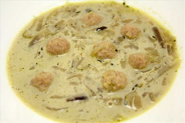 Løgsuppe med kødboller