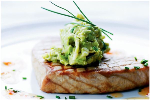 Grillet tun med wasabi-avocado