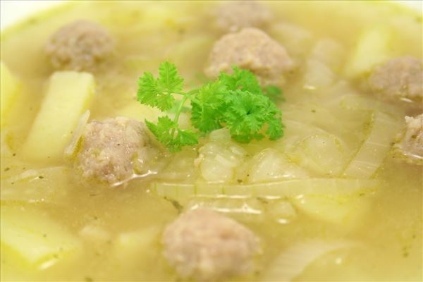 Fennikelsuppe med kødboller