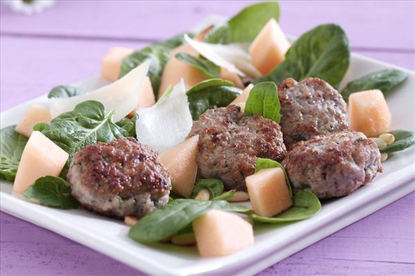 Myntefrikadeller med melonsalat