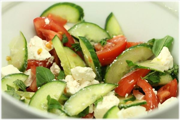 Tomatsalat med agurk og feta