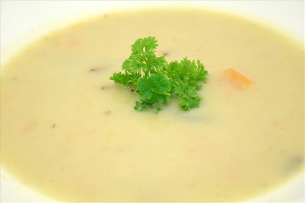 Grønsagssuppe med rosmarin og ingefær