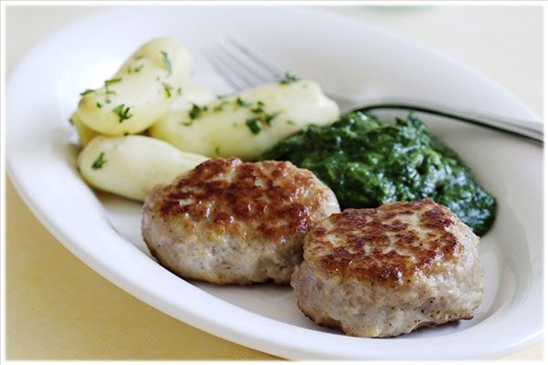 Frikadeller med stuvet spinat