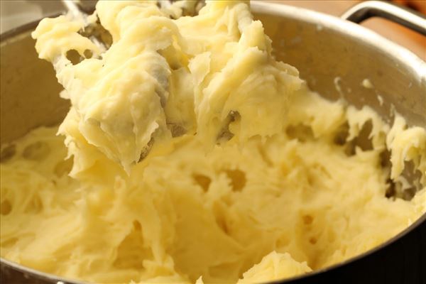Gratineret kartoffelmos med kødsauce