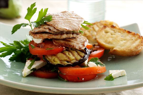 Grillstegte sauté-skiver med tomat og aubergine