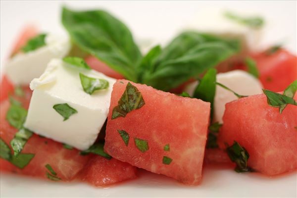 At tilpasse sig beløb national Vandmelonsalat med feta og basilikum - Madopskrifter.nu