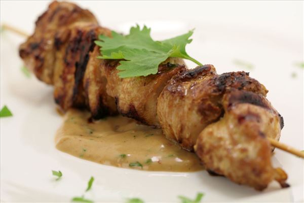 Grillede Thai kyllinge satay m/ spicy peanut sauce