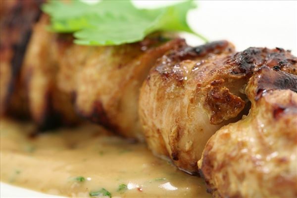 Grillede Thai kyllinge satay m/ spicy peanut sauce