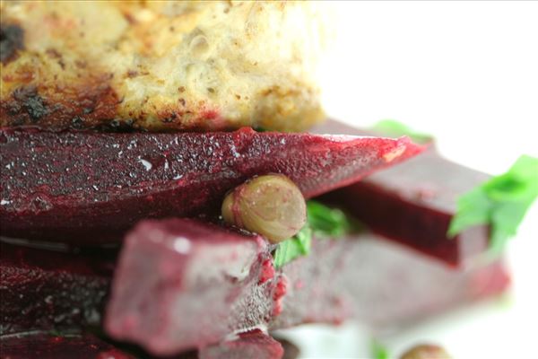 Rødbedesalat med frikadeller