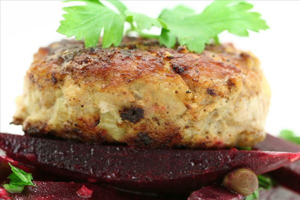 Rødbedesalat med frikadeller