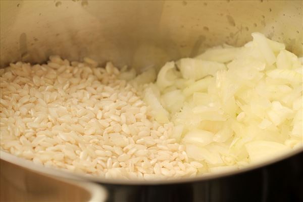 Risotto med ærter og squash