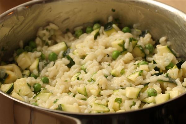 Risotto med ærter og squash