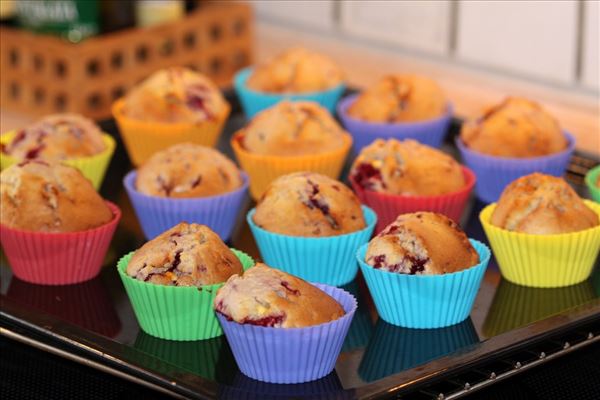 Muffins med hindbær og hvid chokolade