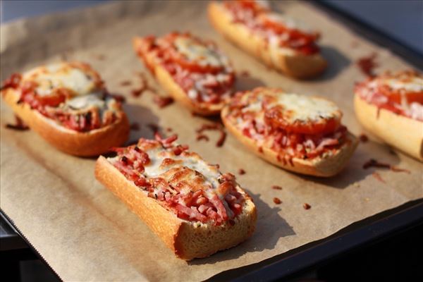 Minipizza på flute til madpakker