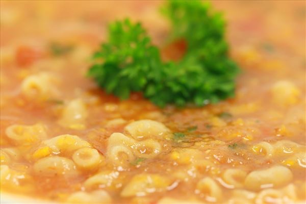 Mættende tomatsuppe med pasta