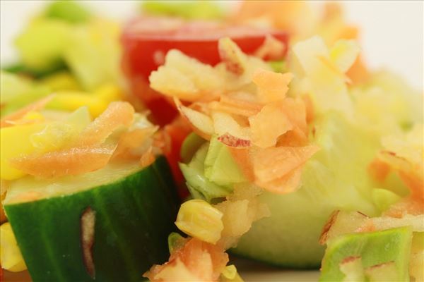 Sommer salat med æble og gulerod