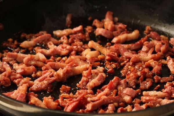 Frisk pasta med champignonsauce og bacon