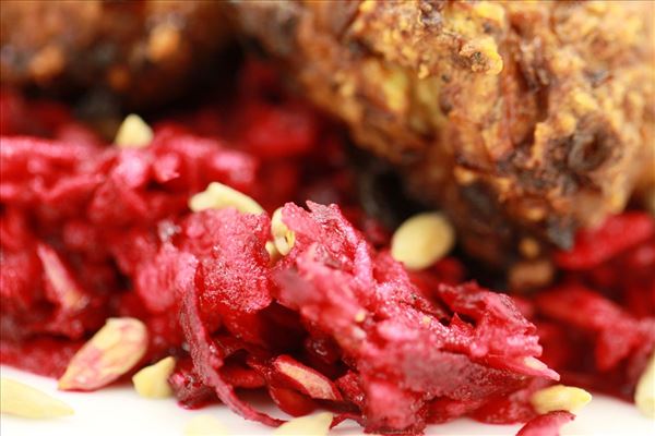 Frikadeller med rødbedesalat