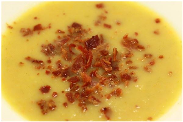 Kartoffelsuppe med knust bacon